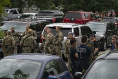 Police arrest suspect after gunman kills six at US July 4 parade.jpg Police arrest suspect after gunman kills six at US July 4 parade.jpg