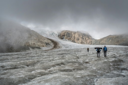 Swiss glaciers melting away at record rate