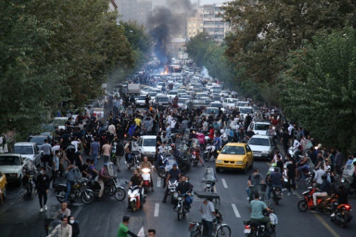 Iran : l'accès aux réseaux sociaux bloqué, au moins 17 morts lors des protestations