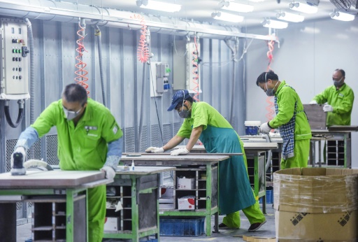 Rebond de la croissance en Chine, mais plongeon des Bourses après la reconduction de Xi