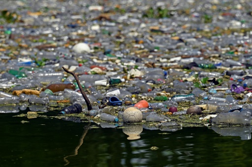 Plastic garbage covers Central American rivers, lakes and beaches