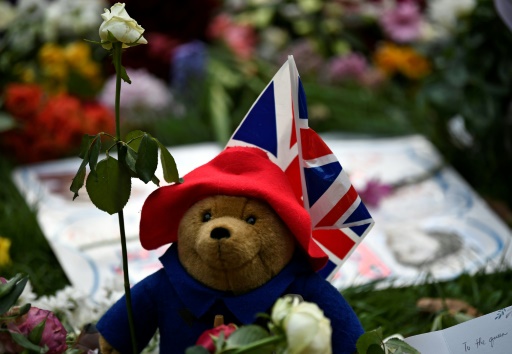 Paddington tributes to queen prove too much to 'bear'