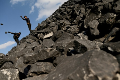 Fossil fuel reserves contain 3.5 tn tonnes of CO2.jpg Fossil fuel reserves contain 3.5 tn tonnes of CO2.jpg