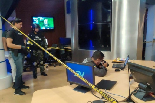 Five Ecuador TV stations receive letter bombs, one explodes