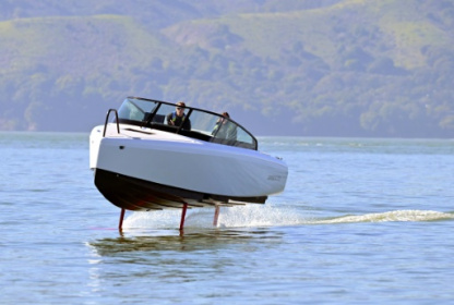 Electric boat goes airborne for cleaner ocean voyage.jpg Electric boat goes airborne for cleaner ocean voyage.jpg