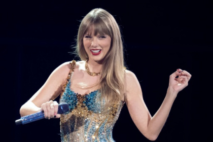 Taylor Swift sets women's record for most number one albums.jpg Taylor Swift sets women's record for most number one albums.jpg