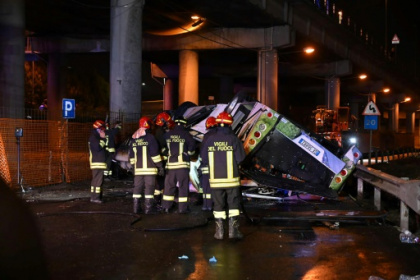 21 killed after bus falls from Venice bridge and catches fire.jpg 21 killed after bus falls from Venice bridge and catches fire.jpg
