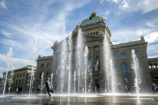 Populist right dominates Swiss elections