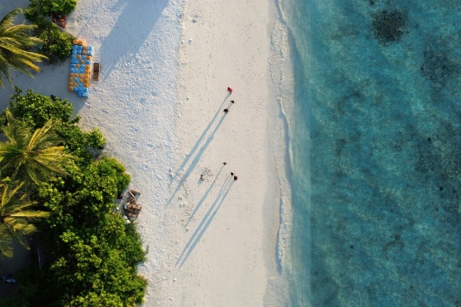 Maldives to battle rising seas by building fortress islands