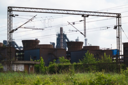 Chinese mill blamed for turning Serbia village red with pollution.jpg Chinese mill blamed for turning Serbia village red with pollution.jpg