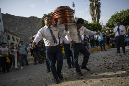 Peru's dancing undertakers take sting out of death.jpg Peru's dancing undertakers take sting out of death.jpg
