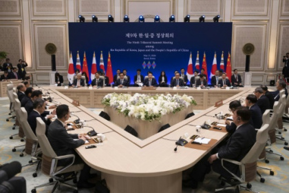 South Korea, China, Japan leaders meet for rare summit.jpg South Korea, China, Japan leaders meet for rare summit.jpg