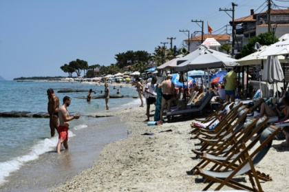 Greece tries to rein in beach chaos.jpg Greece tries to rein in beach chaos.jpg