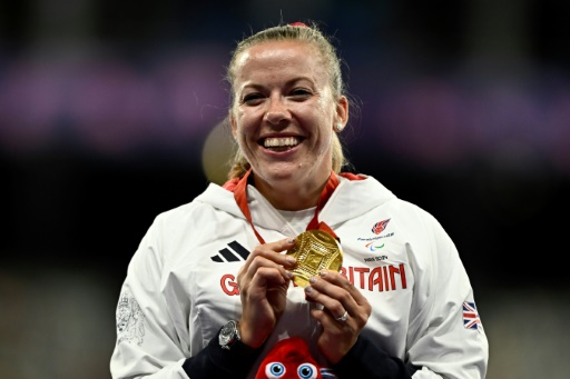 Amputee sprint stars roar into Paralympics, Britain chase China