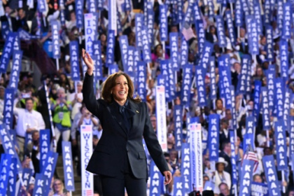 Harris rides convention buzz on return to trail.jpg Harris rides convention buzz on return to trail.jpg