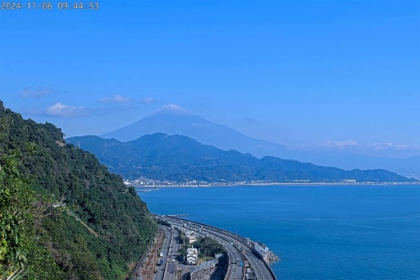 Snow seen on Mount Fuji after record absence.jpg Snow seen on Mount Fuji after record absence.jpg