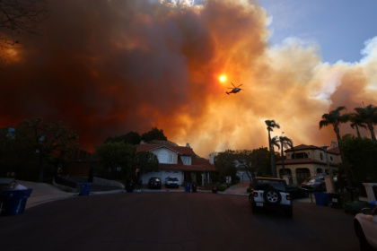 A fast-movning wildfire in the suburbs of Los Angeles sparked panicked evacuations and traffic gridlock as strong winds spread flames and thick smoke A fast-movning wildfire in the suburbs of Los Angeles sparked panicked evacuations and traffic gridlock as strong winds spread flames and thick smoke