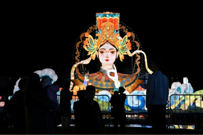 As night falls in the southern Chinese city of Fuzhou, lanterns -- some of them 10 metres high -- transform Hongguang Lake Park into a fantastical land As night falls in the southern Chinese city of Fuzhou, lanterns -- some of them 10 metres high -- transform Hongguang Lake Park into a fantastical land