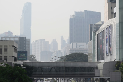 Air pollution in the Thai capital forced the closure of more than 350 schools Friday -- around a hundred more than the previous day Air pollution in the Thai capital forced the closure of more than 350 schools Friday -- around a hundred more than the previous day