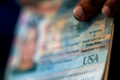 Under the 14th Amendment to the US Constitution, anyone born on US soil automatically gets US citizenship Under the 14th Amendment to the US Constitution, anyone born on US soil automatically gets US citizenship