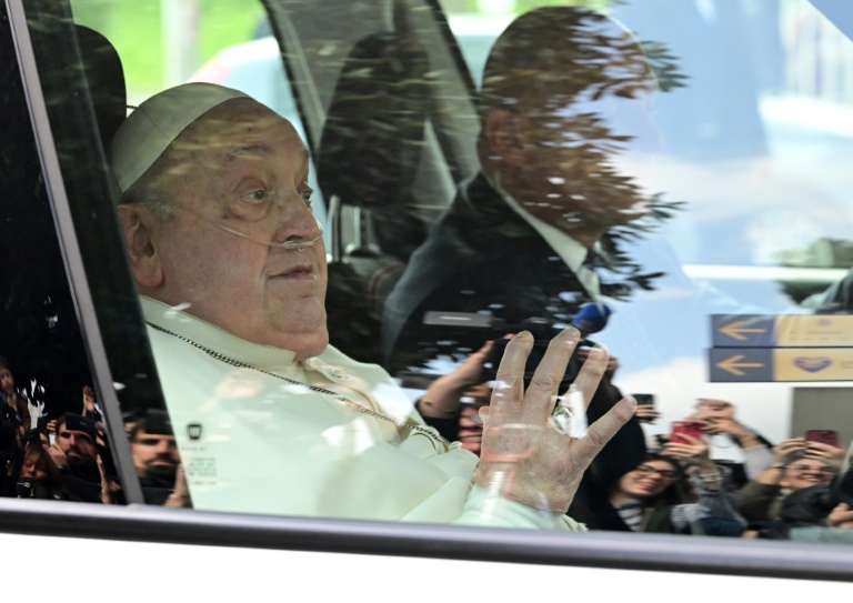 Pope returns to Vatican after five weeks in hospital