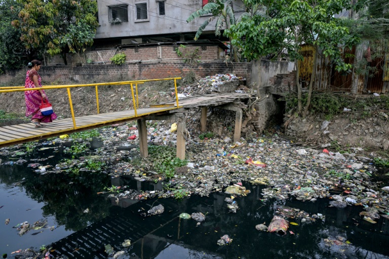 Global plastic recycling rates 'stagnant' at under 10%: study