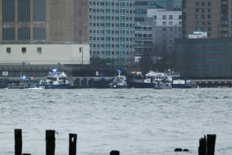 Tourist family, pilot killed in 'tragic' NY helicopter crash