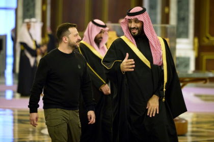 Ukrainian President Volodymyr Zelensky will meet Saudi's Crown Prince Mohammed bin Salman, then his team will stay on to meet US officials Ukrainian President Volodymyr Zelensky will meet Saudi's Crown Prince Mohammed bin Salman, then his team will stay on to meet US officials