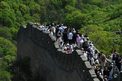 Two Japanese tourists in their 20s were detained for two weeks in China then deported for taking photos showing exposed buttocks at the Great Wall Two Japanese tourists in their 20s were detained for two weeks in China then deported for taking photos showing exposed buttocks at the Great Wall