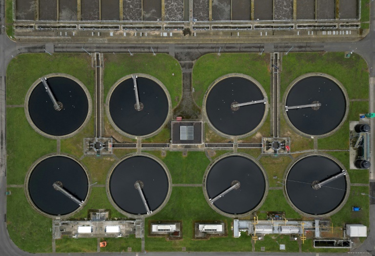 Executive bonuses banned at six UK water companies over pollution