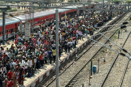 Migrants wait to board a train to leave Jammu in Indian-administered Kashmir - Money SHARMA (AFP) Migrants wait to board a train to leave Jammu in Indian-administered Kashmir - Money SHARMA (AFP)