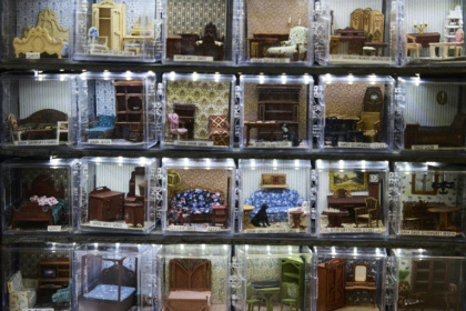 At the London Dollshouse Showcase, craftspeople display tiny versions of all kinds of furnishings - BENJAMIN CREMEL (AFP) At the London Dollshouse Showcase, craftspeople display tiny versions of all kinds of furnishings - BENJAMIN CREMEL (AFP)