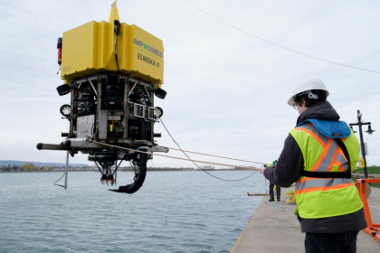 The robot made by Impossible Metals prepares to enter the water in Collingwood, Canada - John Wong (AFP) The robot made by Impossible Metals prepares to enter the water in Collingwood, Canada - John Wong (AFP)