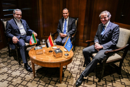 Egypt's Foreign Minister Badr Abdelatty (C) meets with his Iranian counterpart Abbas Araghchi (L) and Rafael Grossi, Director General of the International Atomic Energy Agency in Cairo - - (AFP) Egypt's Foreign Minister Badr Abdelatty (C) meets with his Iranian counterpart Abbas Araghchi (L) and Rafael Grossi, Director General of the International Atomic Energy Agency in Cairo - - (AFP)