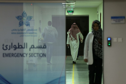 Medics and people walk at a heat stroke treatment unit at the Mina Emergency Hospital in the holy city of Mecca - HAZEM BADER (AFP) Medics and people walk at a heat stroke treatment unit at the Mina Emergency Hospital in the holy city of Mecca - HAZEM BADER (AFP)