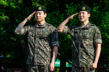 BTS members Jungkook (L) and Jimin (R) salute after their release from South Korean mandatory military service - ANTHONY WALLACE (AFP) BTS members Jungkook (L) and Jimin (R) salute after their release from South Korean mandatory military service - ANTHONY WALLACE (AFP)