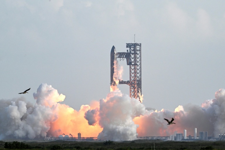 SpaceX answers critics with successful Starship test flight