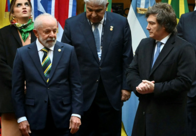 Brazil's President Luiz Inacio Lula da Silva and Argentina's President Javier Milei pose for a photo at a Mercosur summit in Buenos Aires - Luis ROBAYO (AFP) Brazil's President Luiz Inacio Lula da Silva and Argentina's President Javier Milei pose for a photo at a Mercosur summit in Buenos Aires - Luis ROBAYO (AFP)