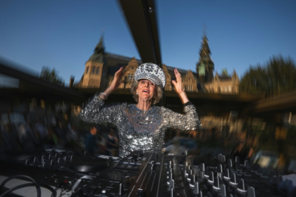 DJ Gloria sometimes closes her nights with AC/DC's 'Thunderstruck' - Jonathan NACKSTRAND (AFP) DJ Gloria sometimes closes her nights with AC/DC's 'Thunderstruck' - Jonathan NACKSTRAND (AFP)