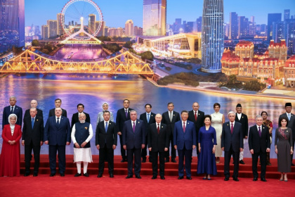 In this photograph distributed by the Russian state agency Sputnik, Russia's President Vladimir Putin, Chinese President Xi Jinping, his wife and foreign leaders pose during the Shanghai Cooperation Organization (SCO) Summit - Alexander KAZAKOV (AFP) In this photograph distributed by the Russian state agency Sputnik, Russia's President Vladimir Putin, Chinese President Xi Jinping, his wife and foreign leaders pose during the Shanghai Cooperation Organization (SCO) Summit - Alexander KAZAKOV (AFP)