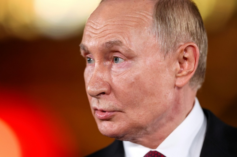 Putin vows not to back down in Ukraine Putin vows not to back down in Ukraine