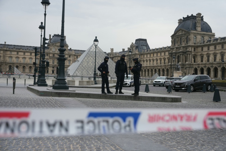 Two Louvre heist suspects a couple with children: prosecutor