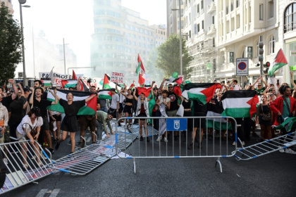 Police and race staff were unable to prevent protesters from disrupting the Vuelta - Thomas COEX (AFP) Police and race staff were unable to prevent protesters from disrupting the Vuelta - Thomas COEX (AFP)