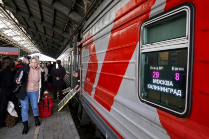 Passengers are locked inside the train as it crosses EU member Lithuania - AFP Reporter (AFP)