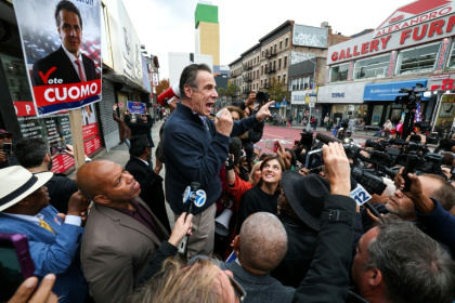 Former New York Governor Andrew Cuomo, independent candidate for New York City mayor, makes a campaign stop in new York's Washington Heights neighborhood - TIMOTHY A.CLARY (AFP)