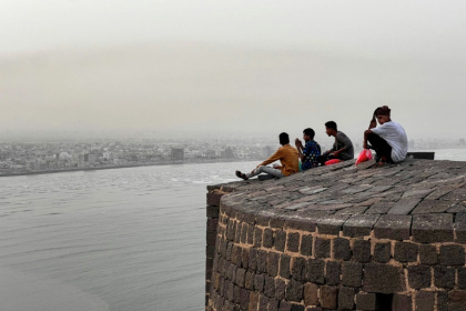 The centuries-old port of Aden was once a picturesque city on the Red Sea, but has been scarred by conflict - Saleh Al-OBEIDI (AFP)