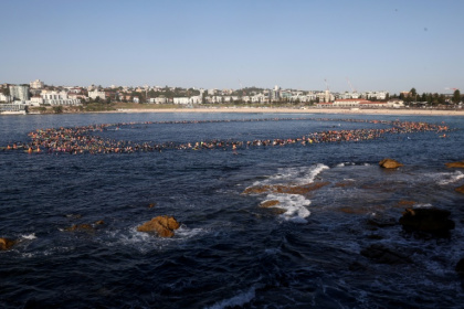 Crowds took the water of Sydney's Bondi Beach to remember those killed in a mass shooting - DAVID GRAY (AFP)