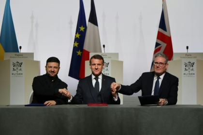 The three leaders signed a declaration on deploying troops to Ukraine - Ludovic MARIN (AFP)