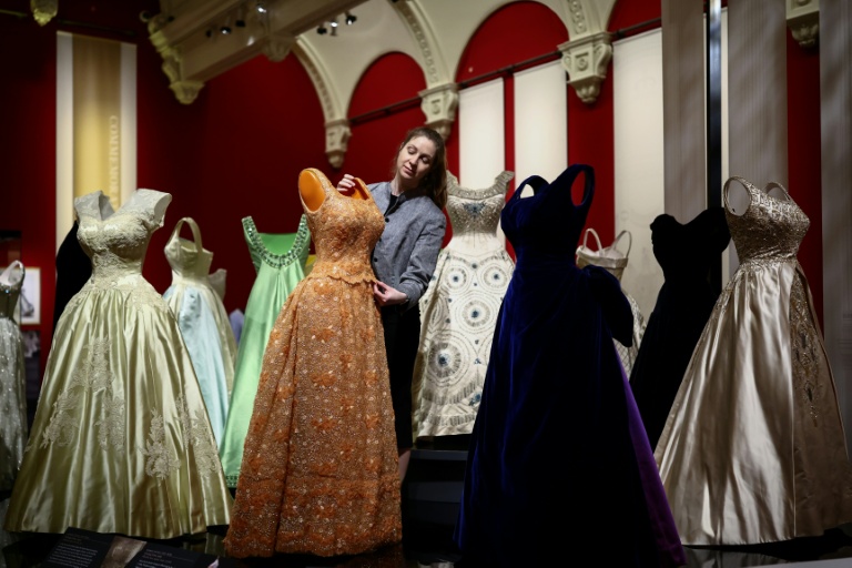 'Sartorial diplomacy' on show in expo of late UK queen's fashion