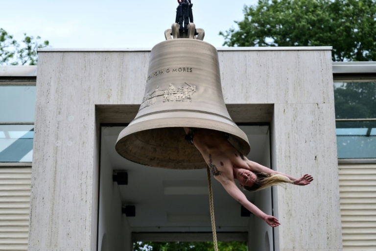 Protests as Venice Biennale opens in turmoil over Russian presence